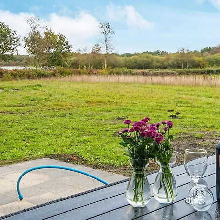 8 Person In Ansager-by Traum *