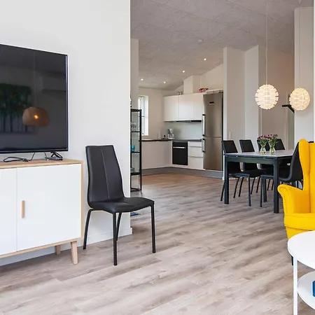 8 Person In Ansager-by Traum * Ansager